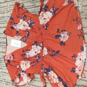 NWT BLoomChic Rust Floral vneck blouse with tie